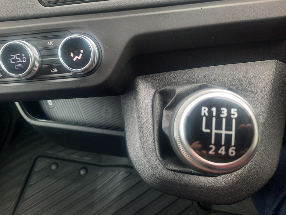 2026 Nissan Interstar - image 19