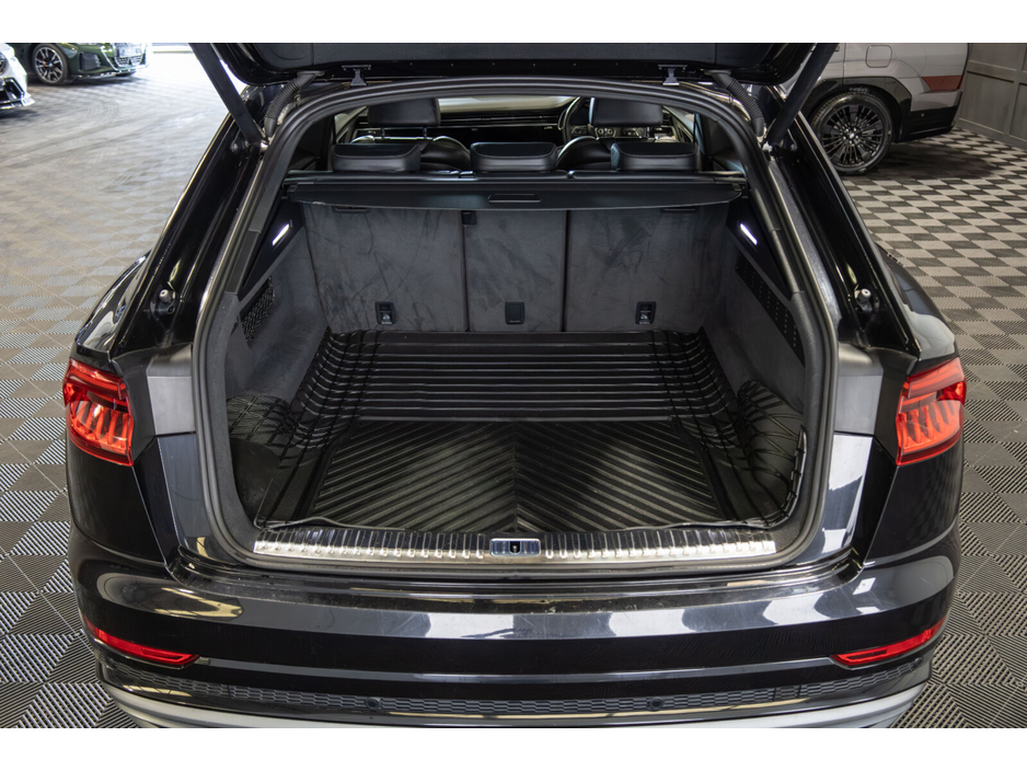 2019 Audi Q8 - image 13