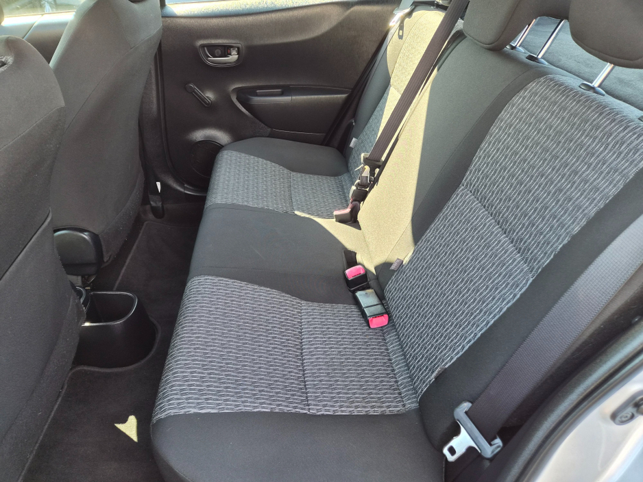 2014 Toyota Yaris - image 15