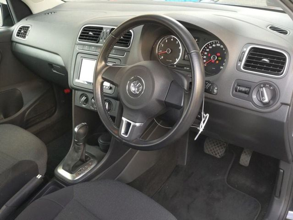 2013 Volkswagen Polo - image 3