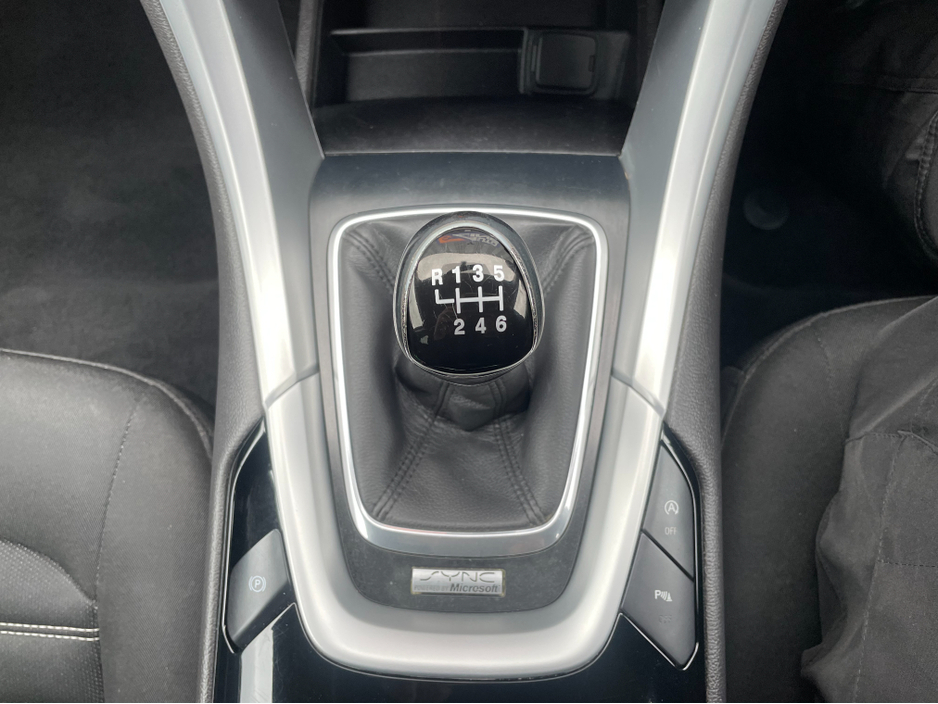 2016 Ford Mondeo - image 13