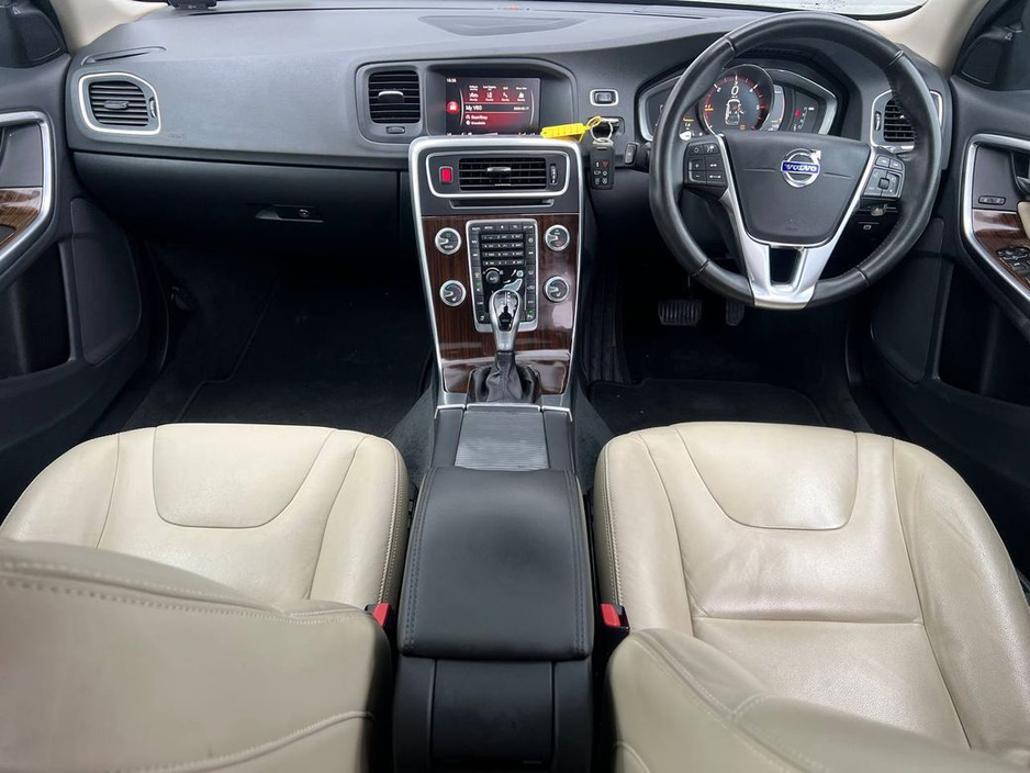 2018 Volvo V60 D4 CLASSIC 2.0 D // SERVICE HISTORY // OPENING SUNROOF // ADAPTIVE CRUISE CONTROL €19,950