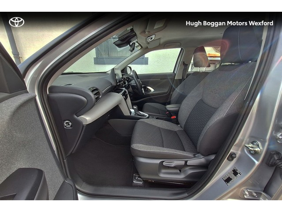 2022 Toyota Yaris Cross - image 6