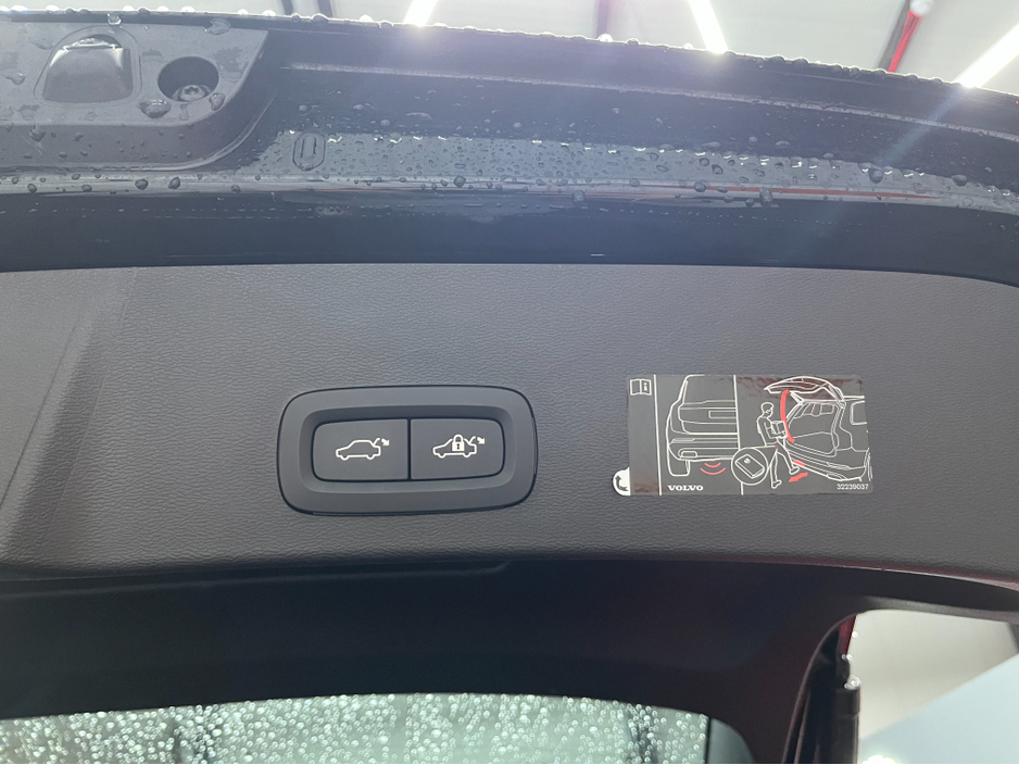 2020 Volvo XC40 €30950 2020 VOLVO XC40 RECHARGE PLUG-IN HYBRID T5 1.5 AUTOMATIC / CRUISE CONTROL / 360° PARKING CAMERA / ELECTRIC MEMORY & HEATED SEATS / HEATED STEERING WHEEL / PANORAMIC SUNROOF / HEATED REAR SEATS €30,950