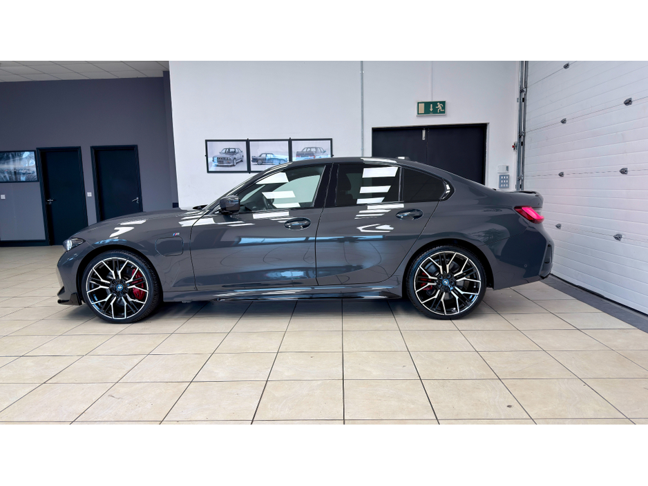 2024 BMW 3 Series - image 15