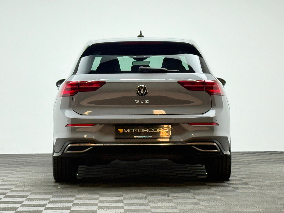 2023 Volkswagen Golf - image 6