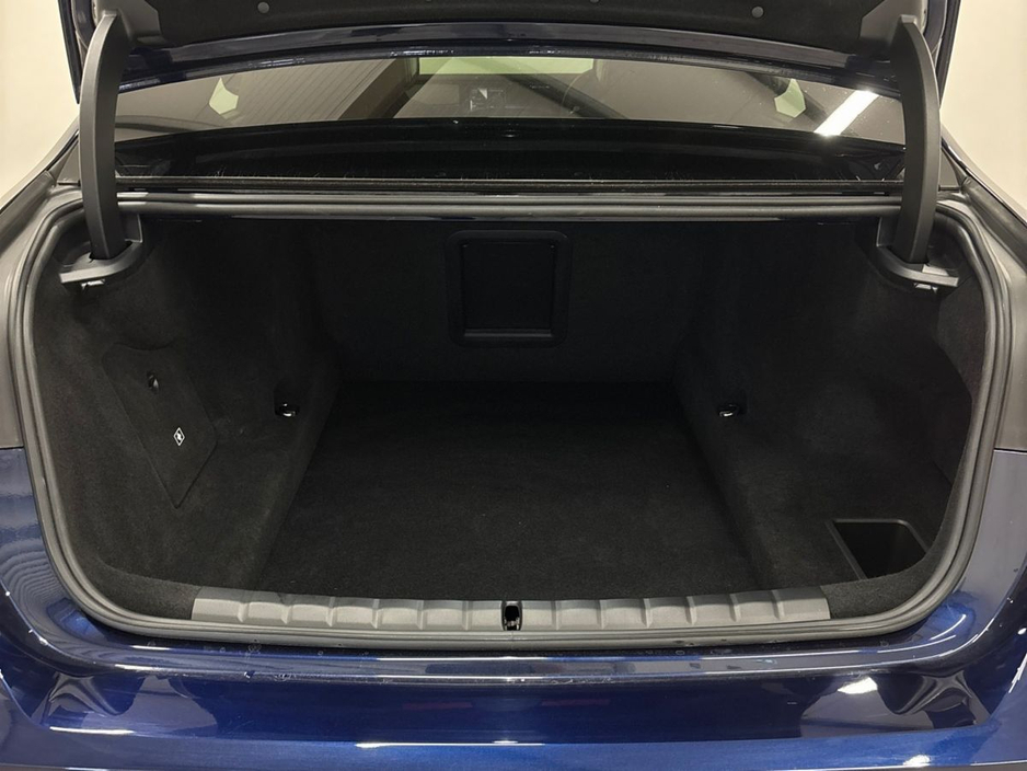 2024 BMW 7 Series - image 13