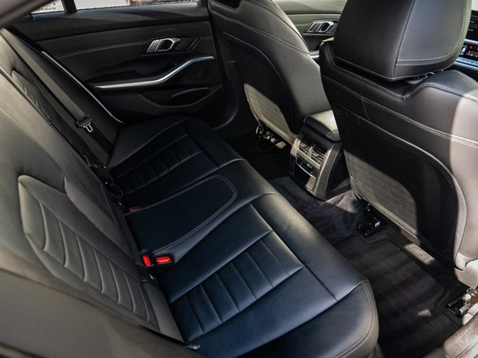 2022 BMW 3 Series - image 15