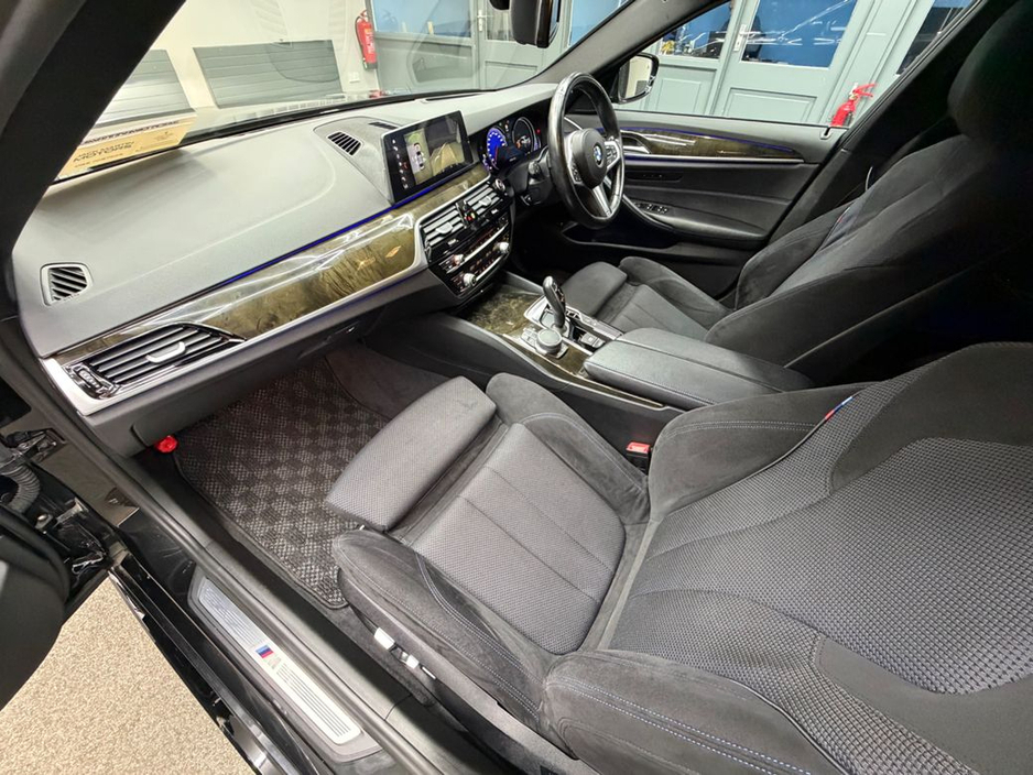 2017 BMW 5 Series - image 25