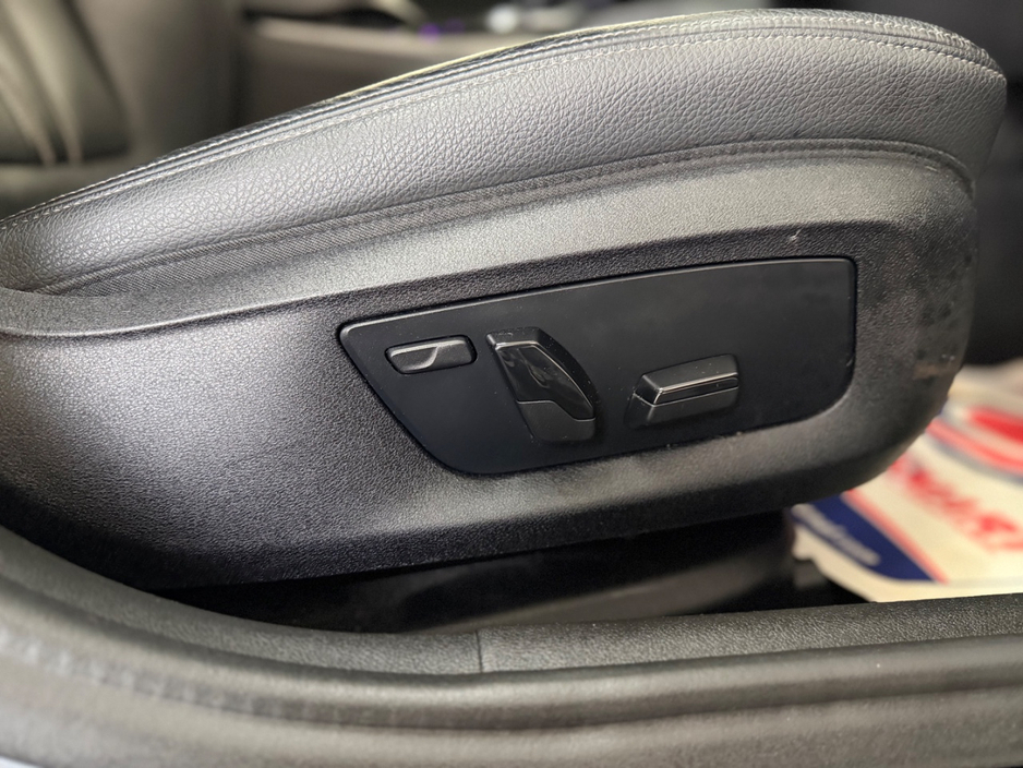 2018 BMW 5 Series - image 23