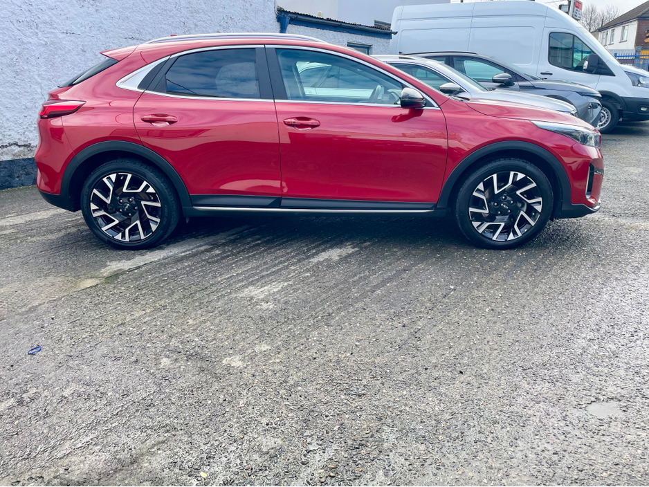 2023 Kia XCeed - image 4