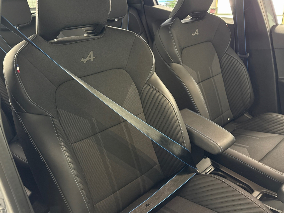 2025 Renault Clio ESPRIT ALPINE TCE90**HEATED MULTIFUNCTIONAL STEERING WHEEL**HEATED HALF LEATHER SPORT SEATS**DIGITAL DASH**TOUCH SCREEN APPLE CAR PLAY**DRIVE MODES**17" BLACK ALLOYS**ISOFIX**FINANCE AVAILABLE