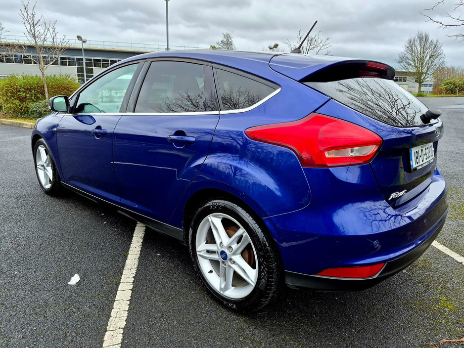 2018 Ford Focus - image 10