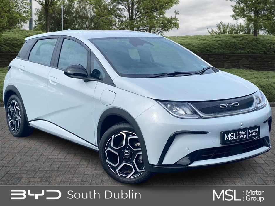 2025 BYD Dolphin - image 2