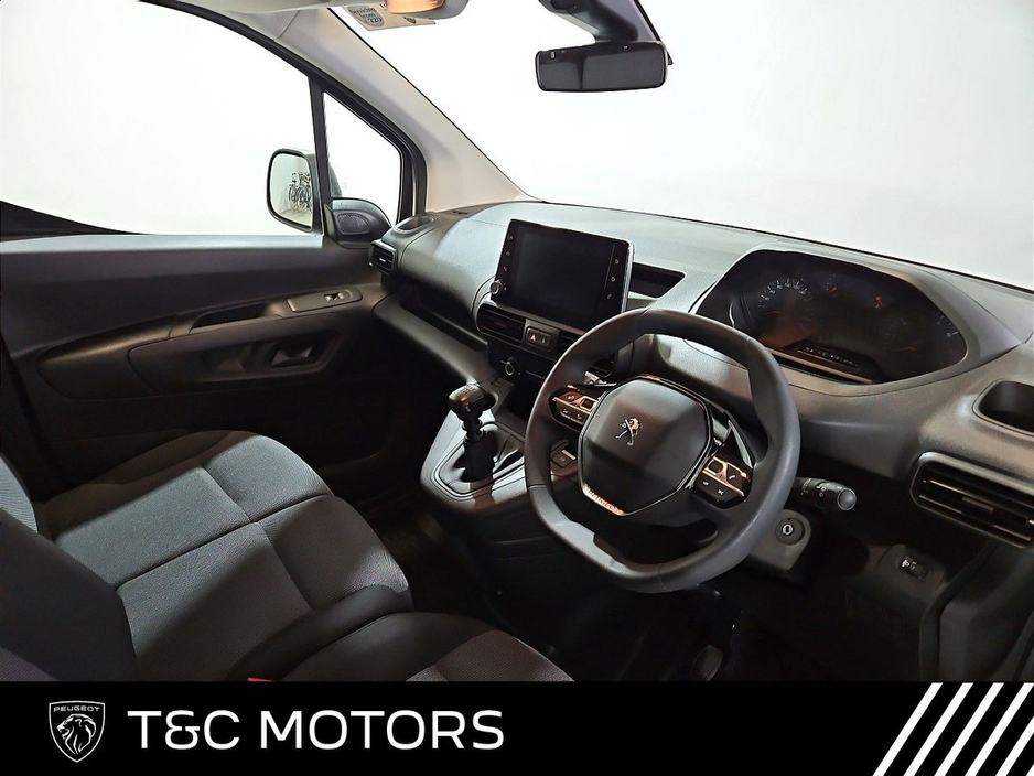 2024 Peugeot Partner - image 5