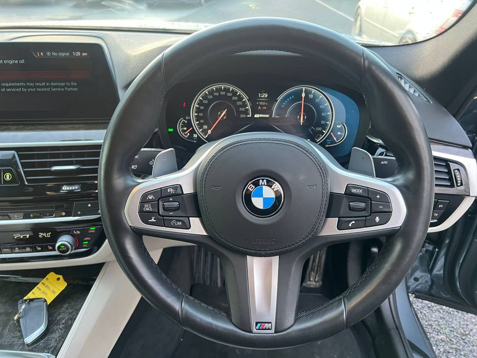 2017 BMW 5 Series 530e M-SPORT COMPETITION 2.0 * HUGE SPEC * // FULL SERVICE HISTORY // LOW MILEAGE // OPENING SUNROOF // MASSAGE LEATHER SEATS €27,900