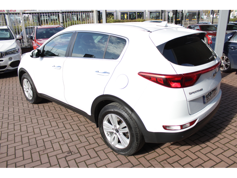 2016 Kia Sportage - image 5