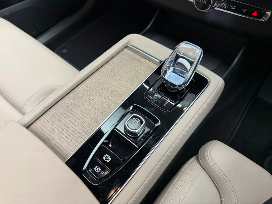 2025 Volvo XC90 - image 17