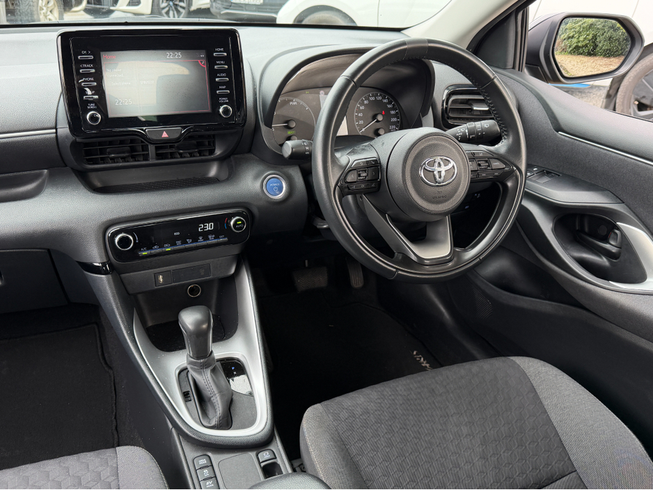 2023 Toyota Yaris - image 26