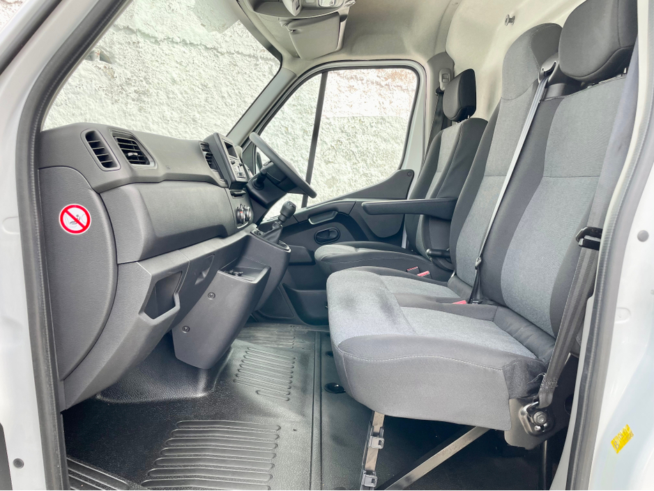 2023 Nissan Interstar - image 31