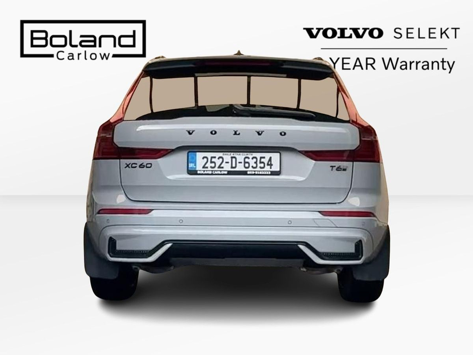 2025 Volvo XC60 - image 12