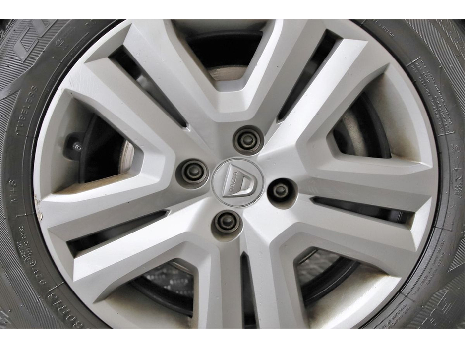 2022 Dacia Jogger - image 28