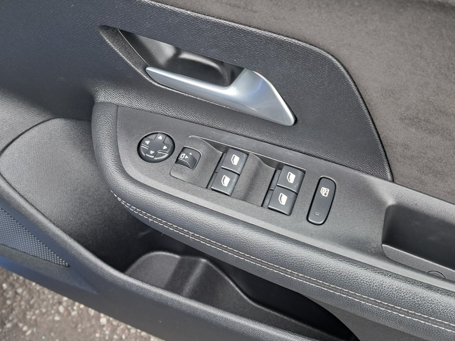 2023 Opel Mokka - image 32