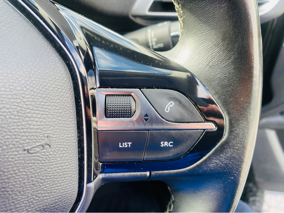 2022 Peugeot 5008 - image 21