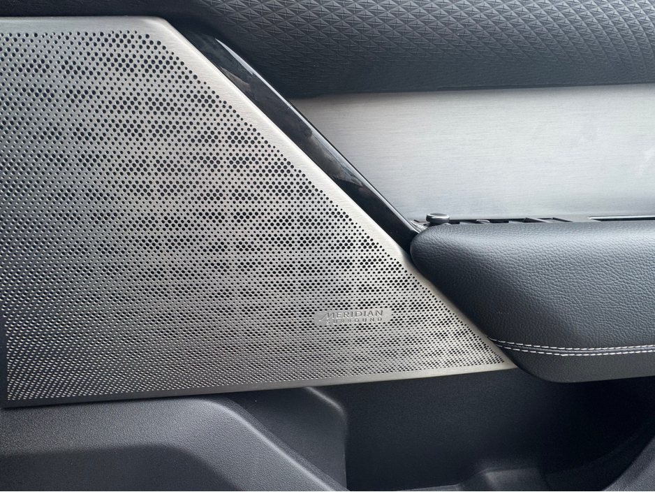 2018 Land Rover Range Rover Velar - image 17