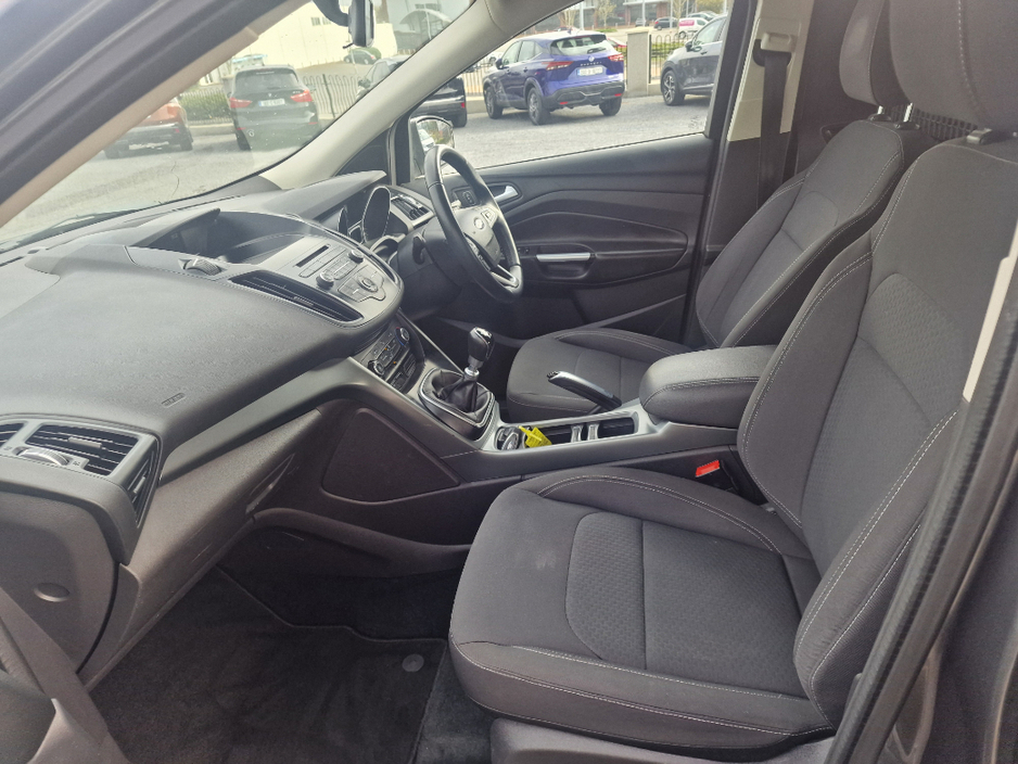 2019 Ford Kuga - image 18