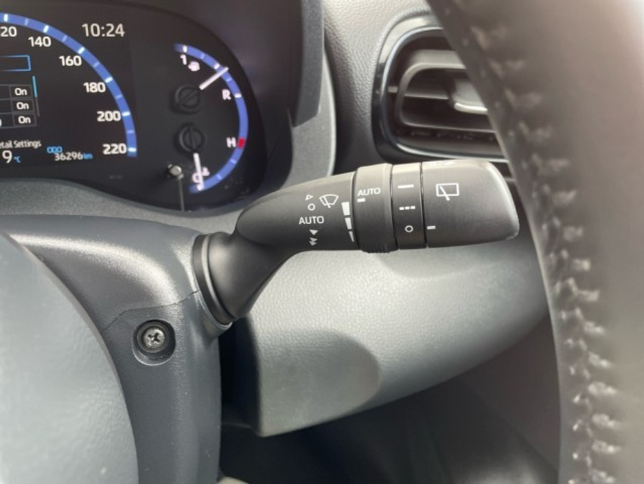 2024 Toyota Yaris Cross - image 13