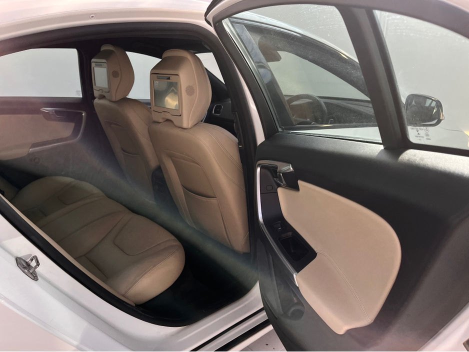 2016 Volvo S60 - image 30