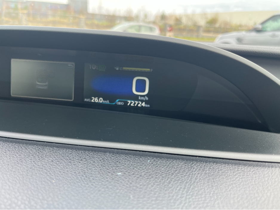 2022 Toyota Prius - image 9