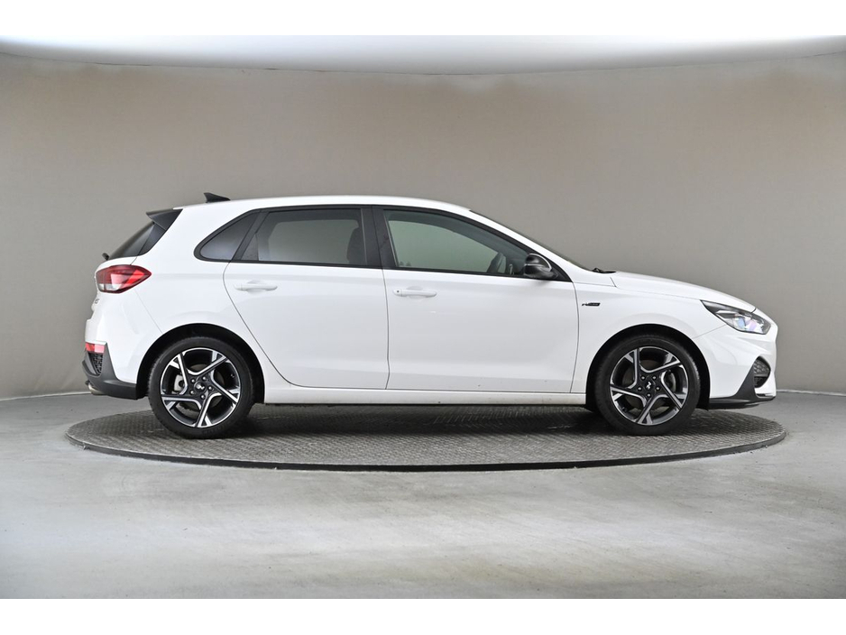 2023 Hyundai i30 - image 11