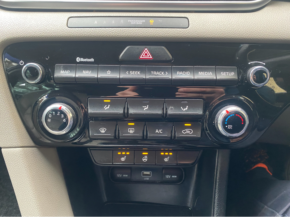 2021 Kia Sportage - image 8