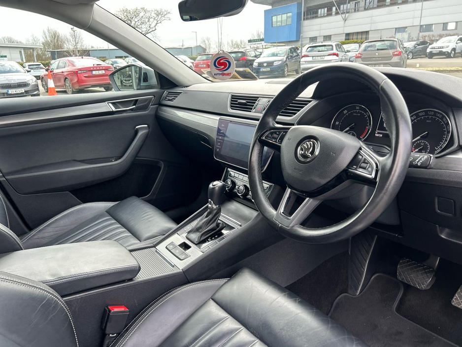 2020 Skoda Superb - image 6