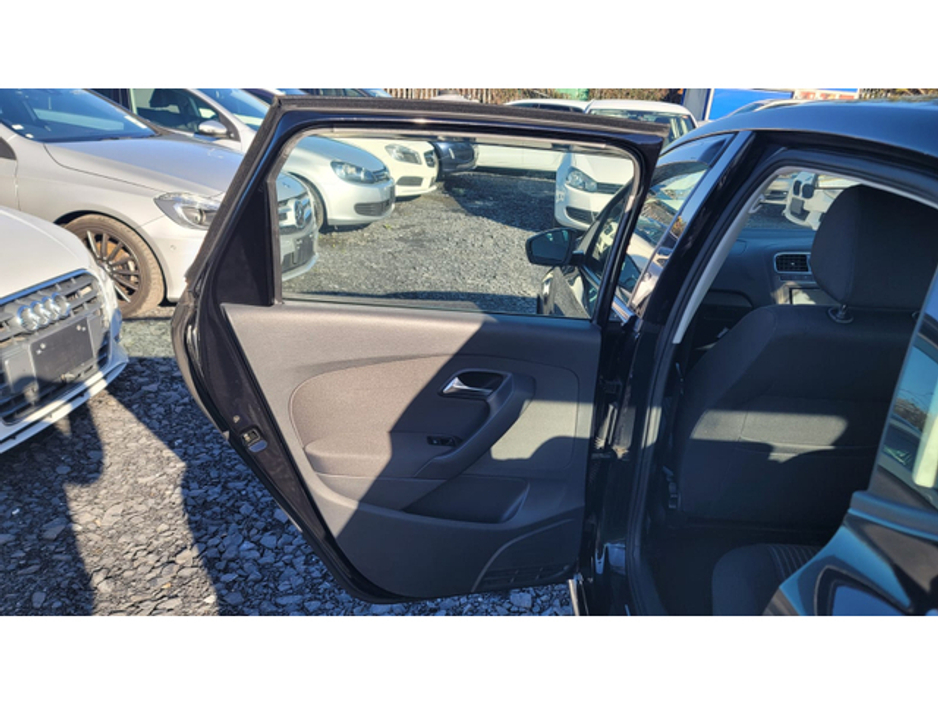 2011 Volkswagen Polo - image 9