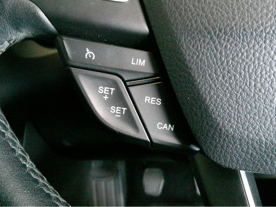 2017 Ford Focus - image 24