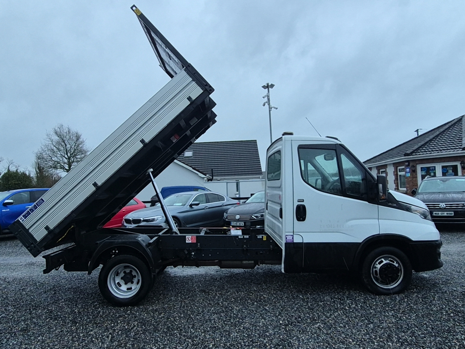 2021 Iveco Daily T35-140  Tipper with 3 seats in front and flashing beacon lights, only 39,000 miles.