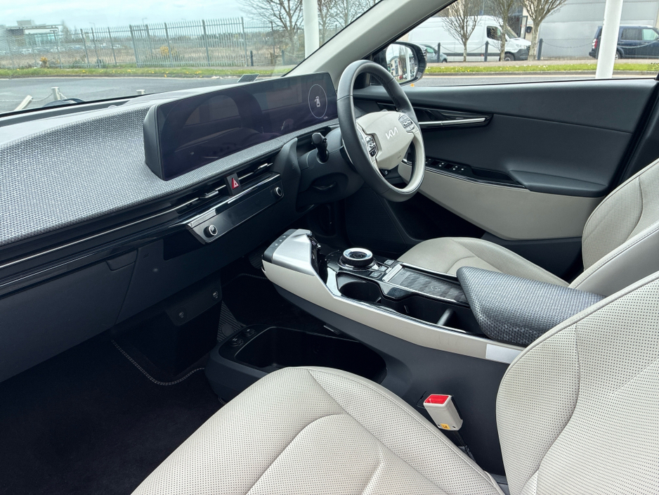 2022 Kia EV6 - image 2