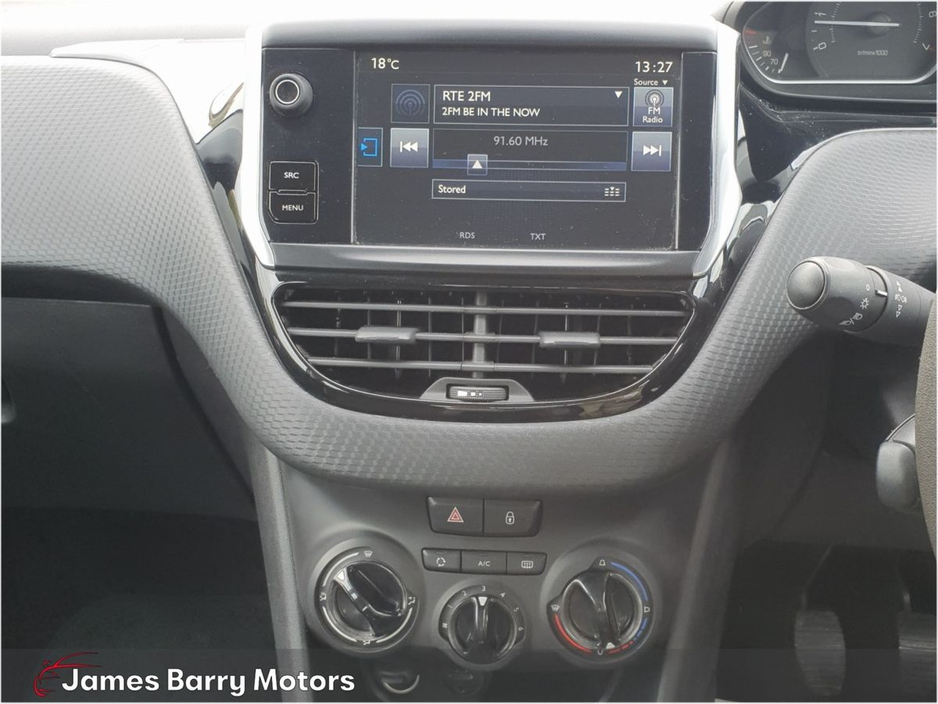 2016 Peugeot 208 - image 16