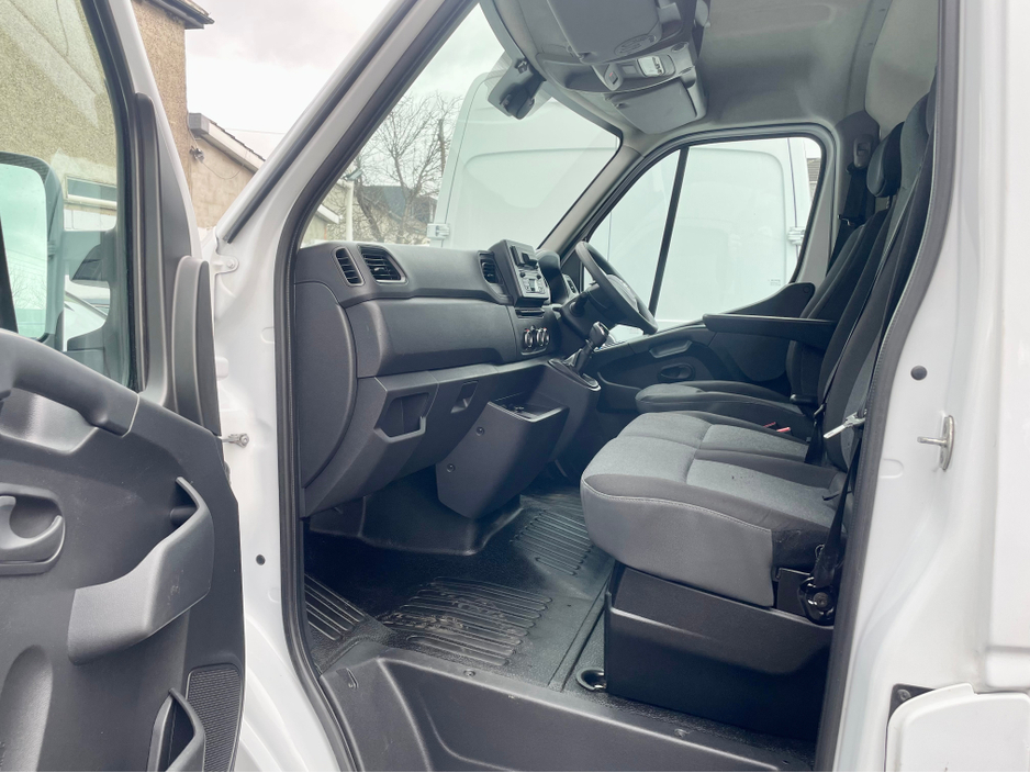 2021 Nissan NV400 - image 30