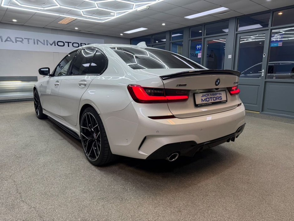 2019 BMW 3 Series - image 18