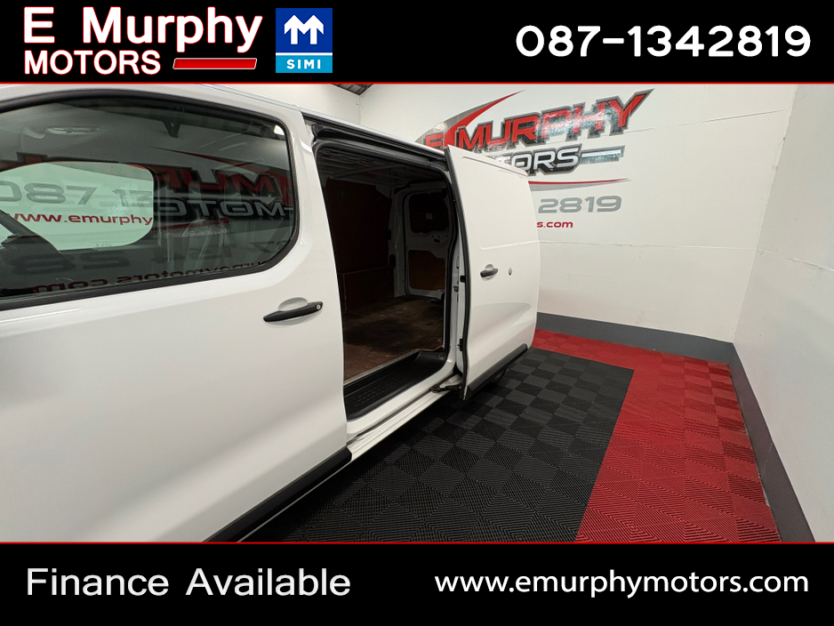 2020 Vauxhall Vivaro - image 12