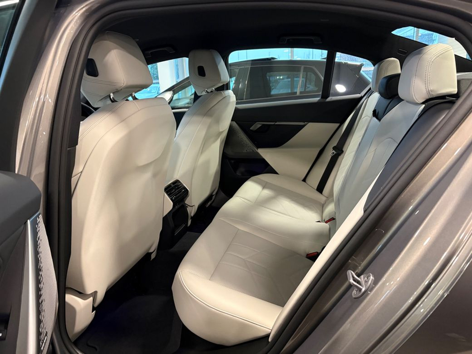 2025 BMW 5 Series 530e M-SPORT=IVORY INTERIOR//AS NEW//D REG=2 YEAR BMW WARRANTY=TAILORED FINANCE PACKAGES AVAILABLE=TRADE IN’S WELCOME €64,995