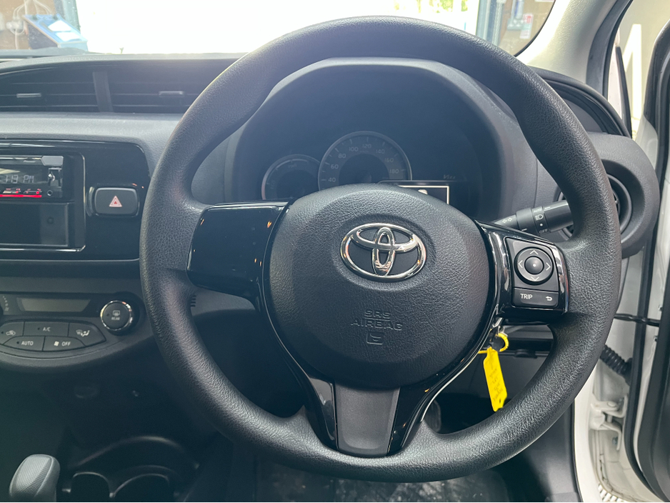 2019 Toyota Vitz - image 8