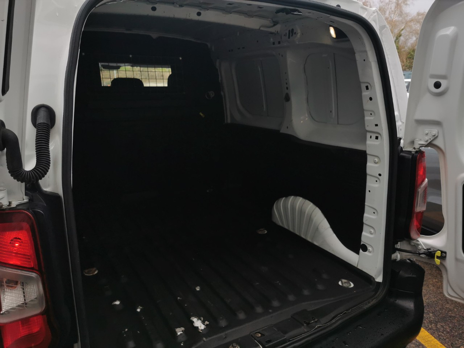 2021 Citroen Berlingo - image 11