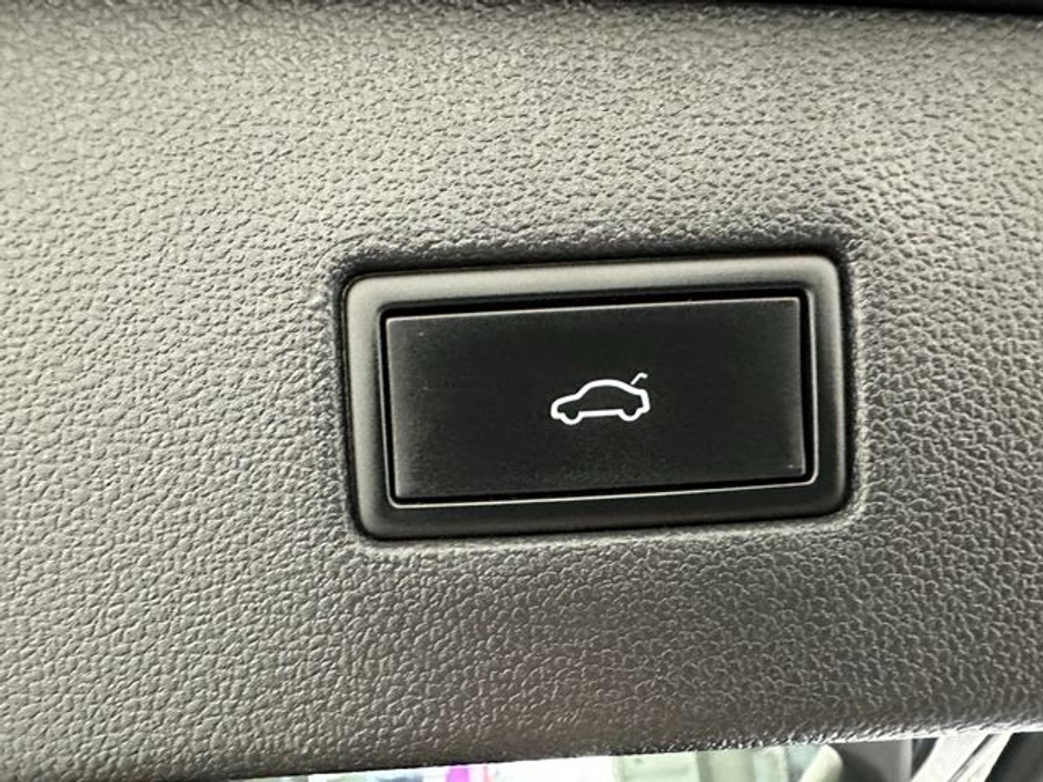 2023 Volkswagen Tiguan Allspace - image 23