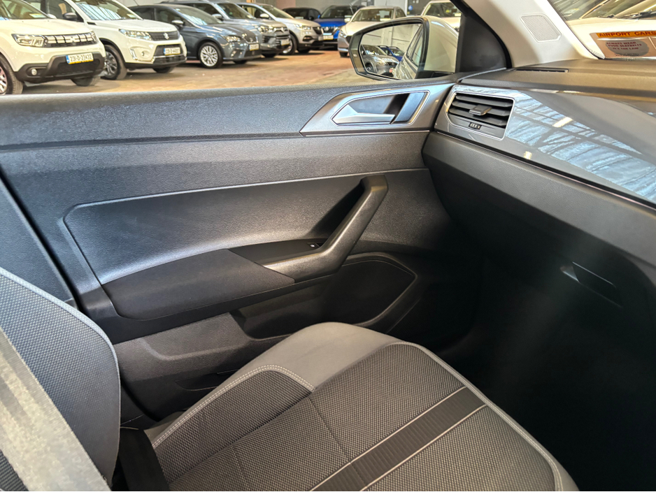2023 Volkswagen Polo - image 10