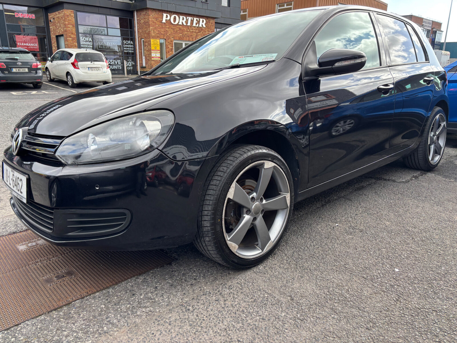 2010 Volkswagen Golf - image 4